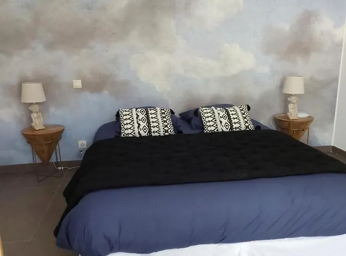 فندق Les Roches - Relais & Chateaux لو لا فاندو